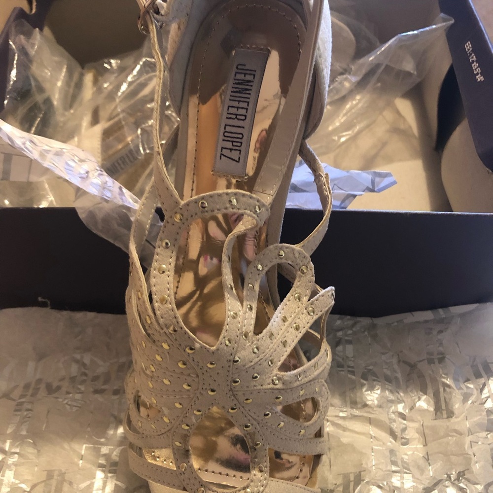 Shoes - Picture 2 of 4